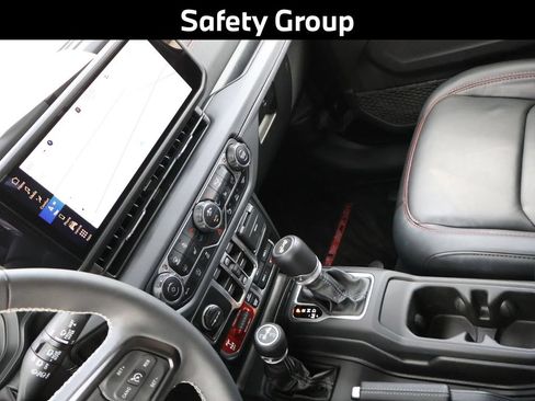 Used 2025 Jeep Wrangler Unlimited Rubicon AWD/4WD image 8