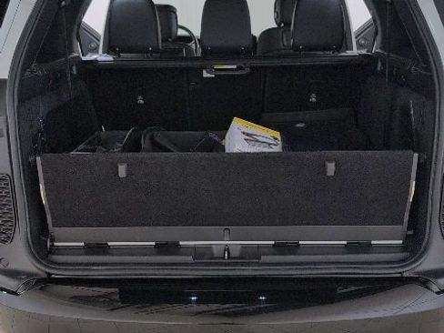 Used 2022 Land Rover Discovery S R-Dynamic image 12