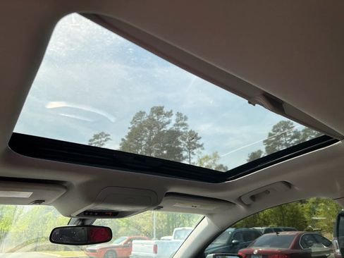 Used 2018 GMC Acadia SLT image 14