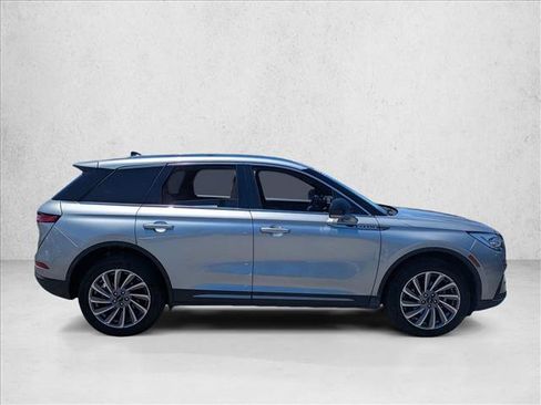 Used 2023 Lincoln Corsair Reserve FWD image 4