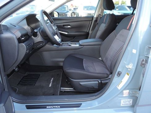 Used 2025 Nissan Sentra SR w/ Midnight Edition image 19