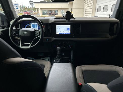 Used 2022 Ford Bronco Wildtrak image 16