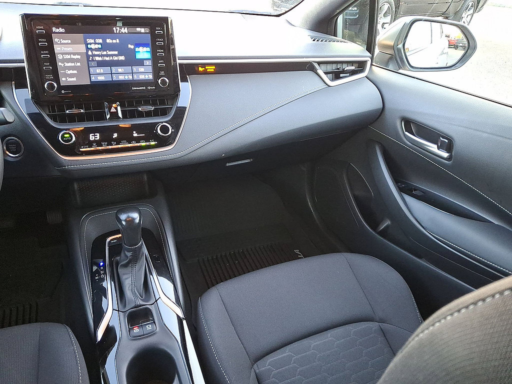 Used 2022 Toyota Corolla SE w/ SE Preferred Package FWD image 11
