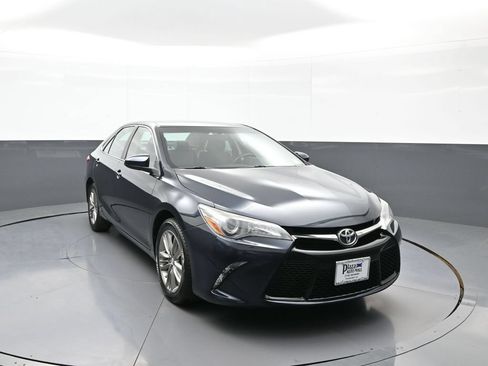 Used 2017 Toyota Camry SE FWD image 3