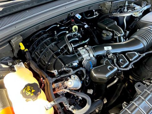 Used 2025 Jeep Grand Cherokee Limited w/ Black Appearance Package image 32