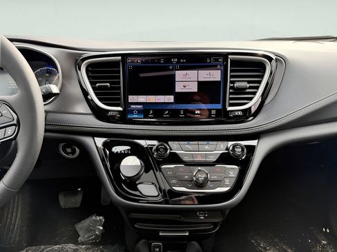 New 2026 Chrysler Pacifica Select AWD/4WD image 34