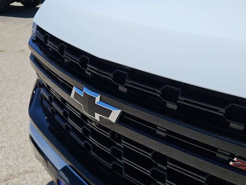 Used 2023 Chevrolet Suburban Z71 w/ Luxury Package AWD/4WD image 13