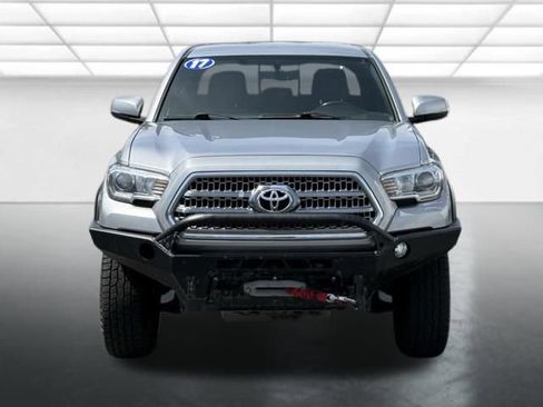 Used 2017 Toyota Tacoma TRD Off-Road AWD/4WD image 6