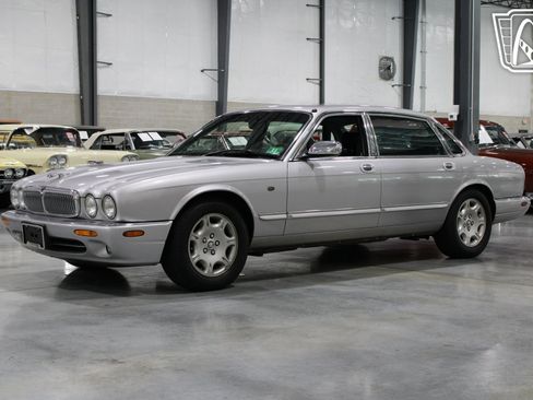 Used 2002 Jaguar XJ8 L Vanden Plas image 37