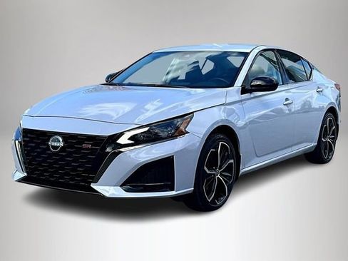 Certified 2025 Nissan Altima 2.5 SR image 2