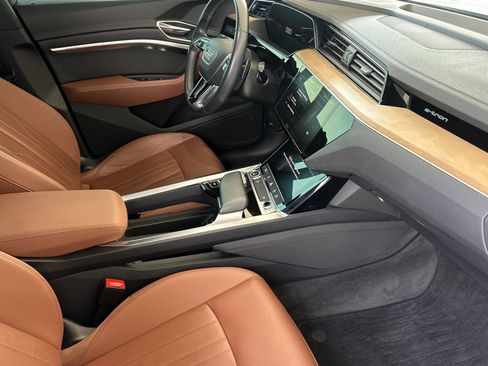 Used 2024 Audi Q8 e-tron Premium image 20