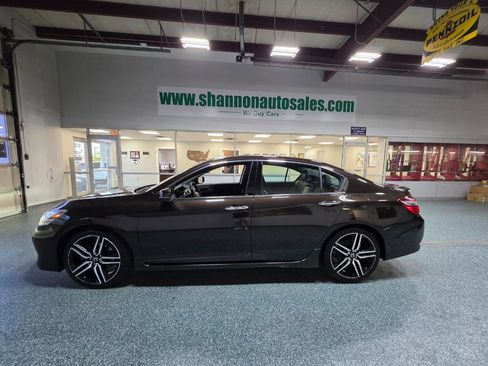 Used 2016 Honda Accord Touring image 11