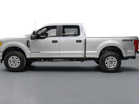 Used 2019 Ford F250 XL w/ STX Appearance Package AWD/4WD image 9