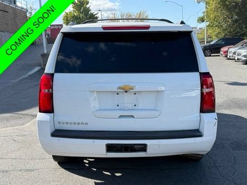Used 2016 Chevrolet Suburban LT w/ Luxury Package AWD/4WD image 4