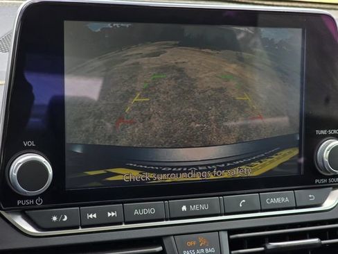 Used 2025 Nissan Altima 2.5 SV FWD image 17