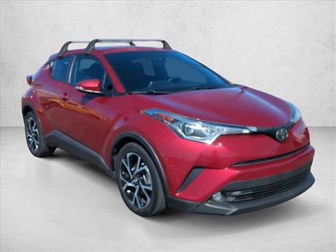 Used 2018 Toyota C-HR XLE image 3