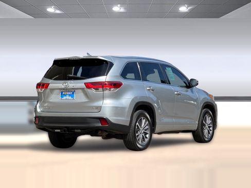 Used 2018 Toyota Highlander XLE FWD image 9