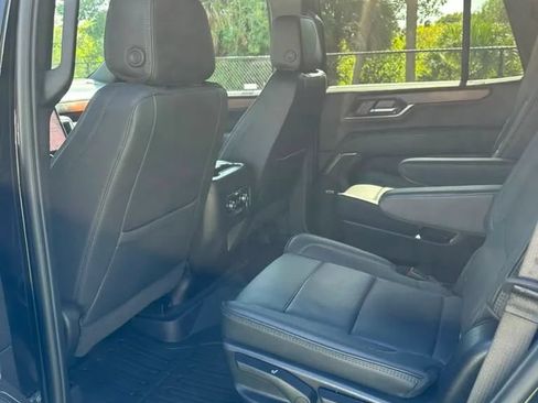 Used 2025 GMC Yukon Denali AWD/4WD image 12