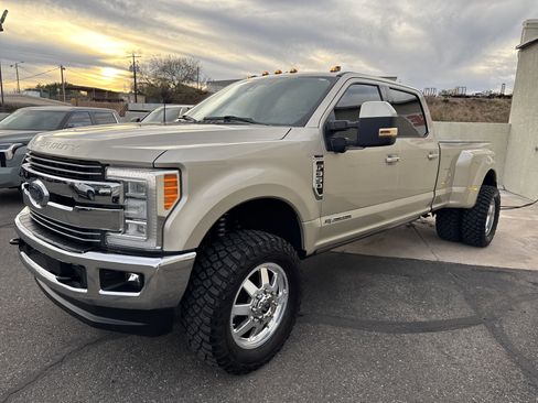 Used 2017 Ford F350 Lariat w/ Lariat Ultimate Package image 4