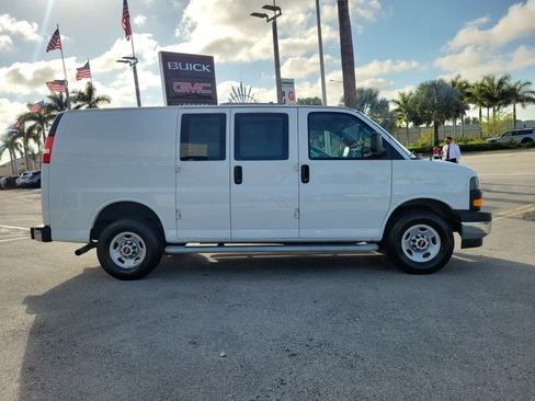 Used 2024 GMC Savana 2500 w/ Driver Convenience Package image 4