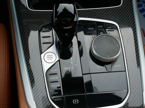 Used 2022 BMW X5 M50i image 21