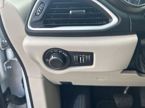 Used 2023 Chrysler Voyager LX FWD image 18