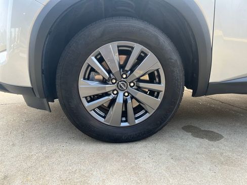 Used 2025 Nissan Pathfinder SV AWD/4WD image 28