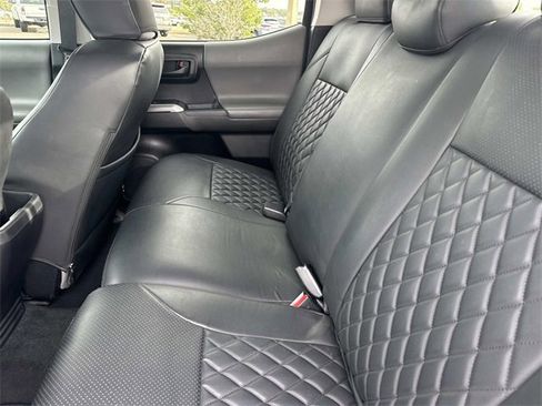 Used 2022 Toyota Tacoma SR5 w/ Technology Package image 15