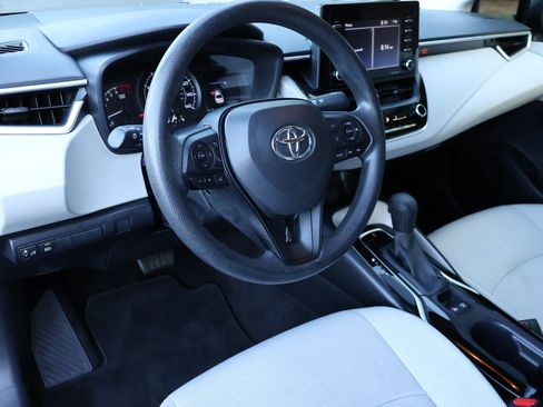 Used 2021 Toyota Corolla L FWD image 3