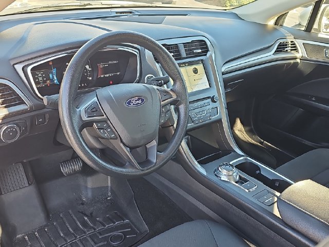 Used 2018 Ford Fusion SE FWD image 15
