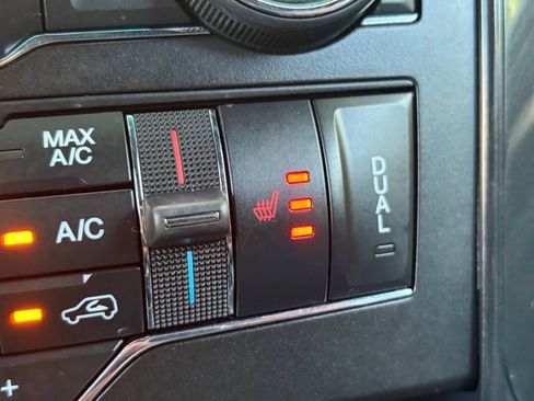 Used 2016 Ford Explorer XLT w/ Equipment Group 202A AWD/4WD image 27