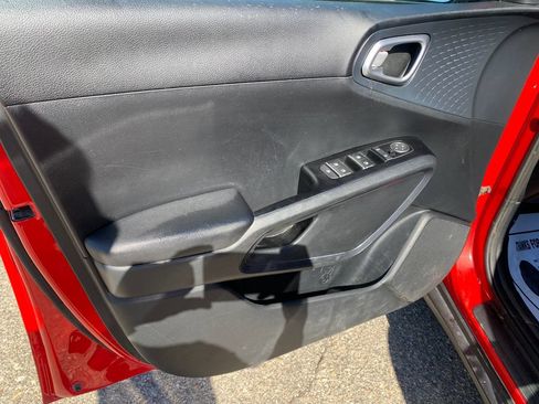 Used 2022 Kia Soul S FWD image 10