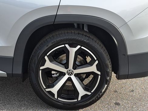New 2026 Volkswagen Tiguan SE FWD image 31