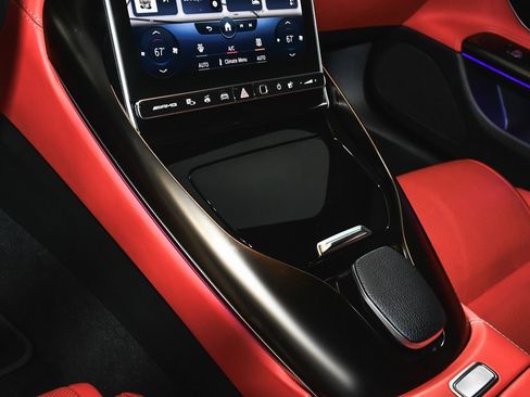 Used 2022 Mercedes-Benz SL 63 AMG 4MATIC w/ Driver Assistance Package image 56