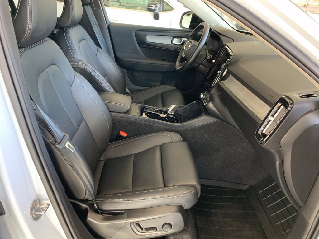 Used 2026 Volvo XC40 B5 Plus AWD/4WD image 19