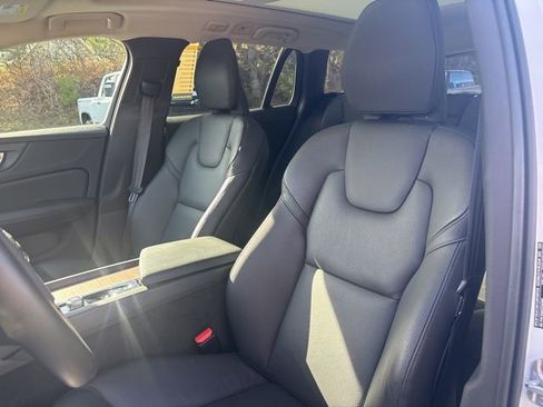 Used 2025 Volvo V60 B5 Cross Country Plus image 12
