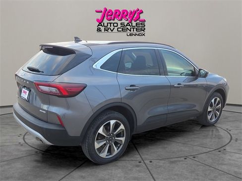 Used 2023 Ford Escape Platinum image 16