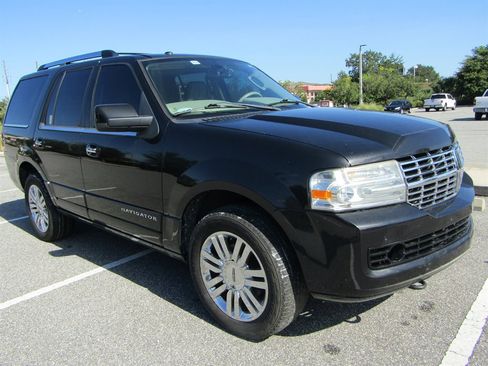 Used 2010 Lincoln Navigator 2WD image 3