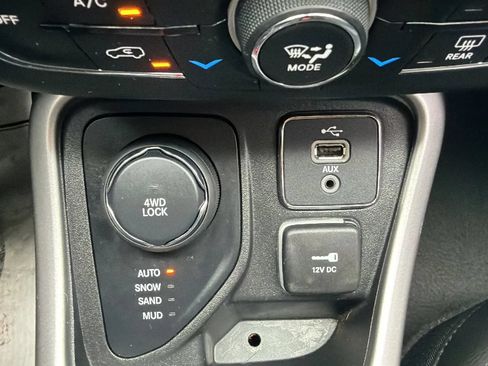Used 2018 Jeep Compass Latitude w/ Popular Equipment Group AWD/4WD image 20
