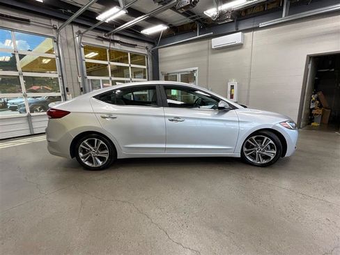 Used 2017 Hyundai Elantra Limited FWD image 6