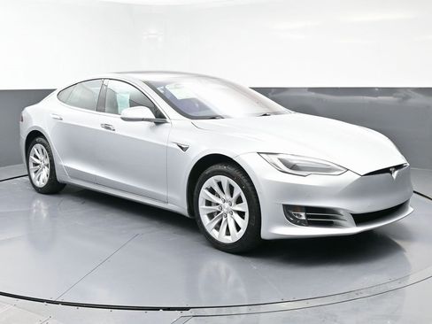 Used 2017 Tesla Model S 75 image 2