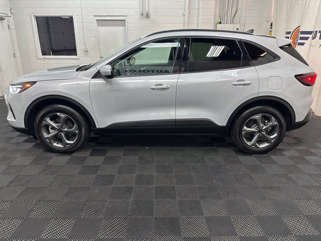 Used 2025 Ford Escape ST-Line Select AWD/4WD image 6