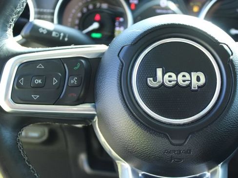 Used 2022 Jeep Wrangler Unlimited Sahara w/ Cold Weather Group AWD/4WD image 17