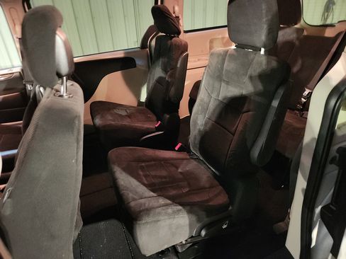 Used 2013 Dodge Grand Caravan SE image 8