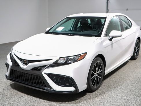 Used 2022 Toyota Camry SE FWD image 29