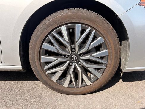 Used 2024 Nissan Altima 2.5 SV FWD image 30