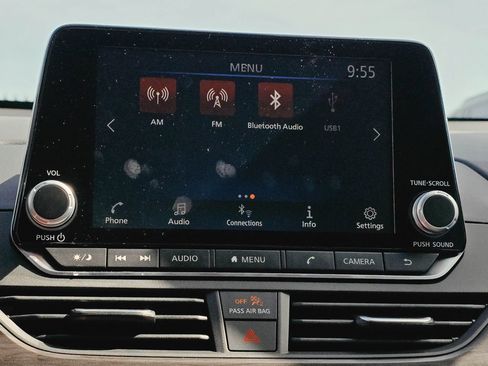 Used 2025 Nissan Altima 2.5 SV FWD image 17