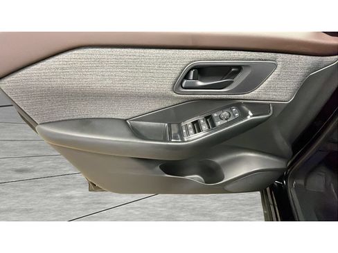 Used 2023 Nissan Rogue S AWD/4WD image 10