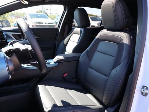 New 2026 Chevrolet Equinox EV LT image 11