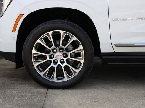 New 2026 GMC Yukon Denali w/ Denali Reserve Package image 9